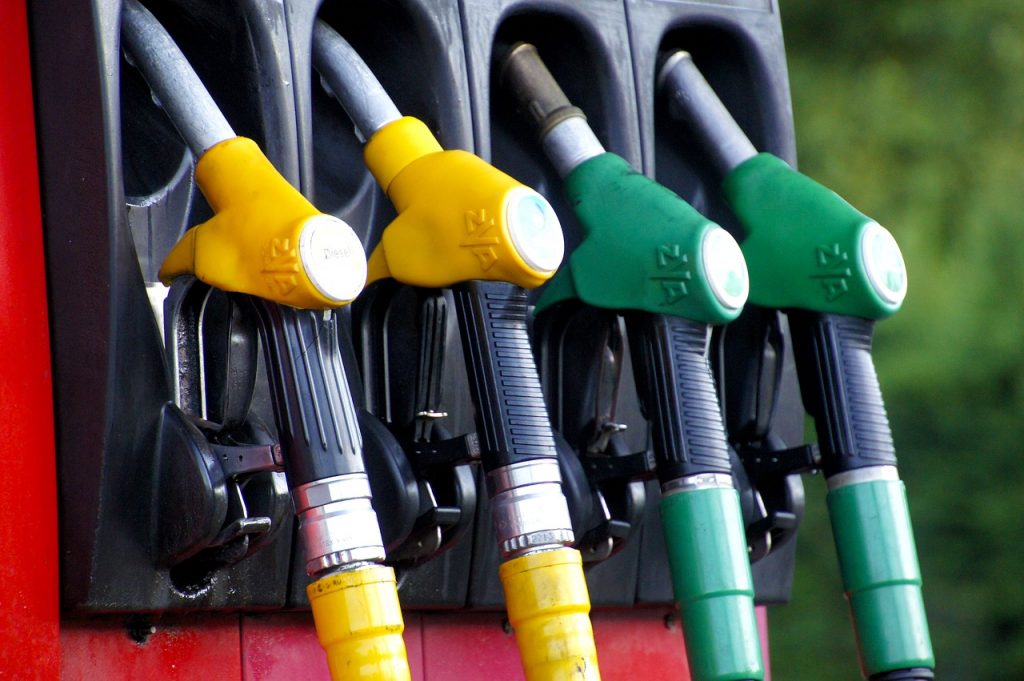 Ribera dobla la presión sobre las petroleras para que introduzcan biocarburantes en el surtidor