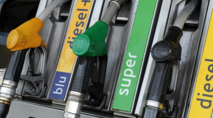 Los precios de los combustibles se disparan, superando el umbral de los 2 euros por litro