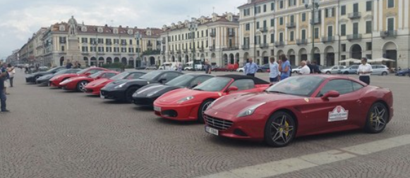 La Cabalgata Ferrari llega a Cuneo el miércoles: 144 “rojos” expuestos en piazza Galimberti
